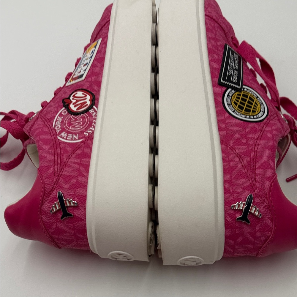 MICHAEL KORS OUTLET
Romey Embellished Signature
Logo Platform Sneaker - Picture 8 of 12